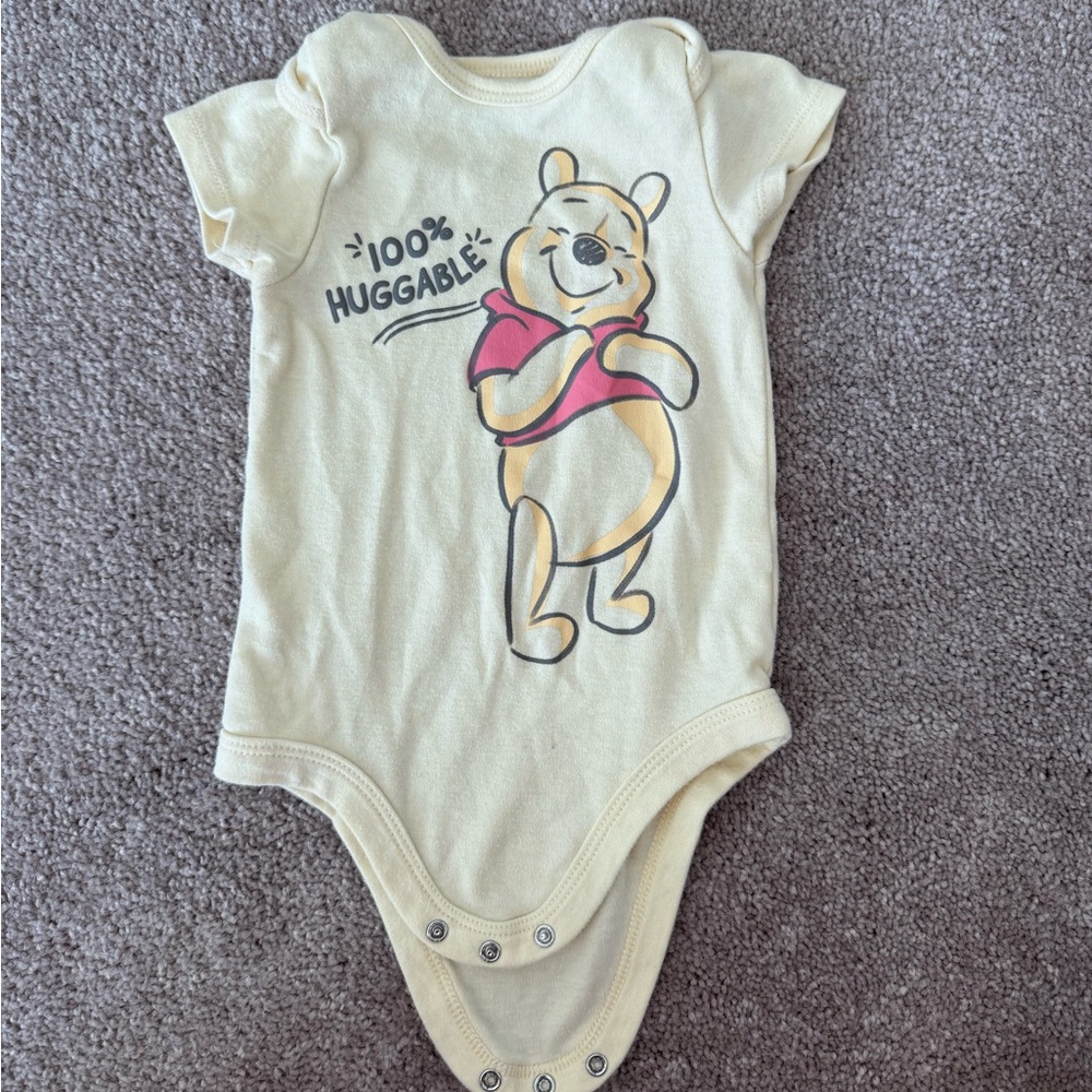 Winnie the Pooh onsie size 6/9 M